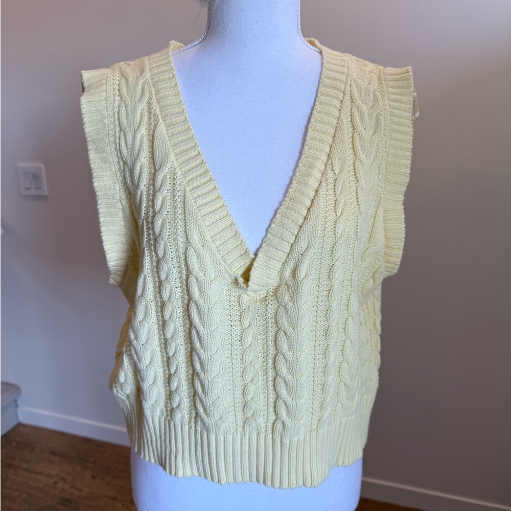Stradivarius Sweater Vest Size Small 100% Cotton Preppy Cable Knit Tailored Chic